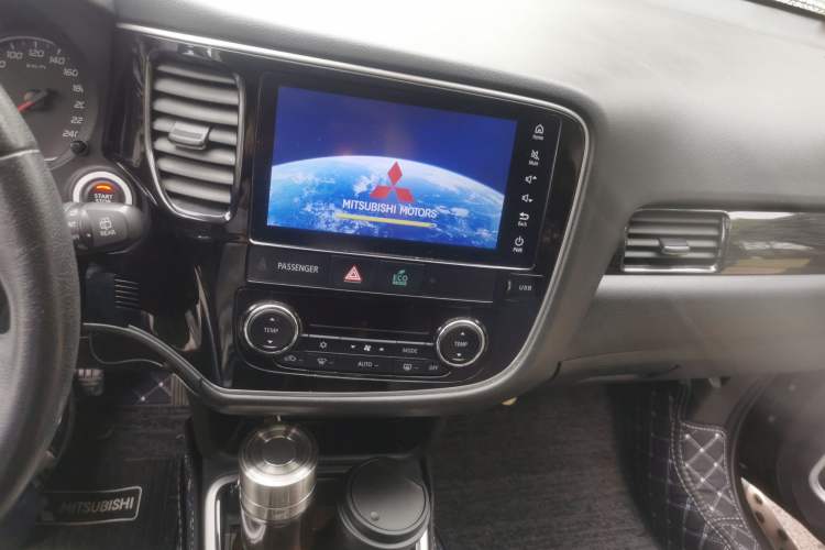 Used Mitsubishi Outlander 2018 2.0L Two-Wheel-Drive Jiale Edition 7-Seater