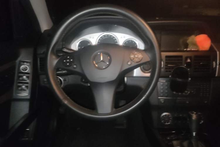 Used Mercedes-Benz GLK-Class 2011 GLK 300 4MATIC Dynamic Model Steering Wheel