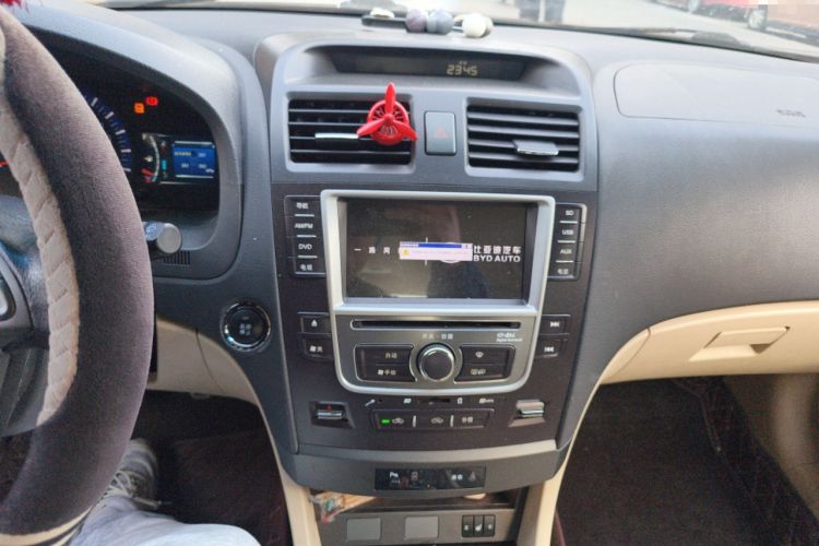 Used BYD G6 2013 2.0L Manual Luxury Version
