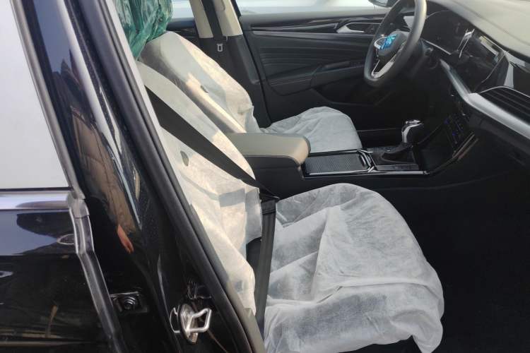 Used Volkswagen Passat New Energy 2025 430 PHEV Hybrid Business Edition Right Front Seat