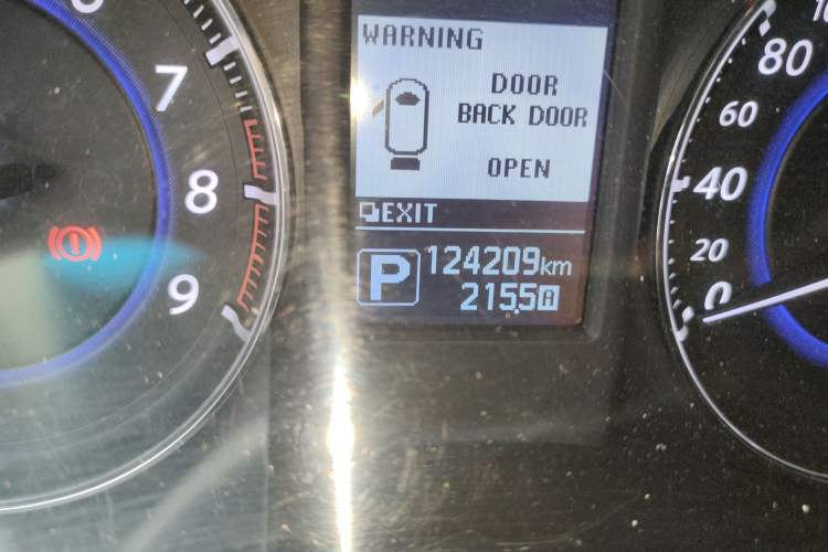 Used Infiniti QX70 2013 3.7L Standard Edition Odometer Close Up