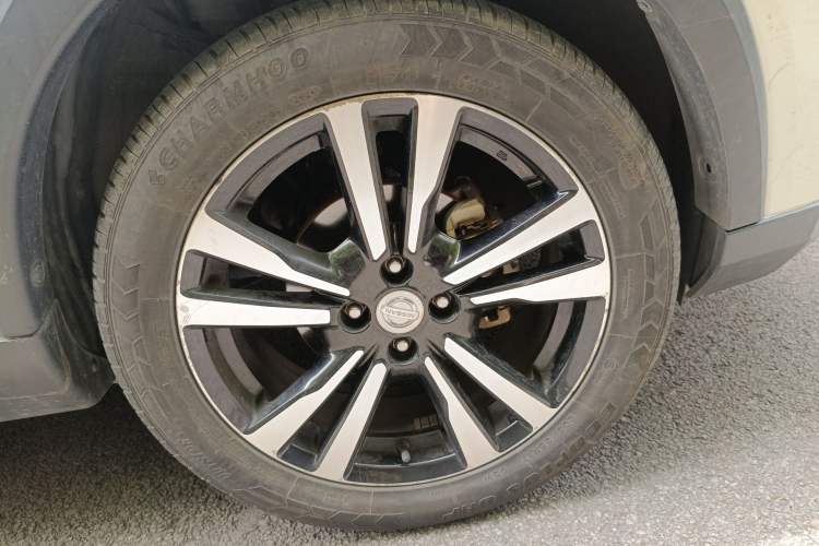 Used Nissan Kicks 2017 1.5L CVT Smart Drive Edition Right Front Wheel Hub
