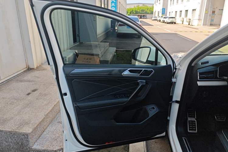 Used Volkswagen Tiguan L 2023 330TSI Automatic Two-Wheel Drive R-Line Enjoyment Edition