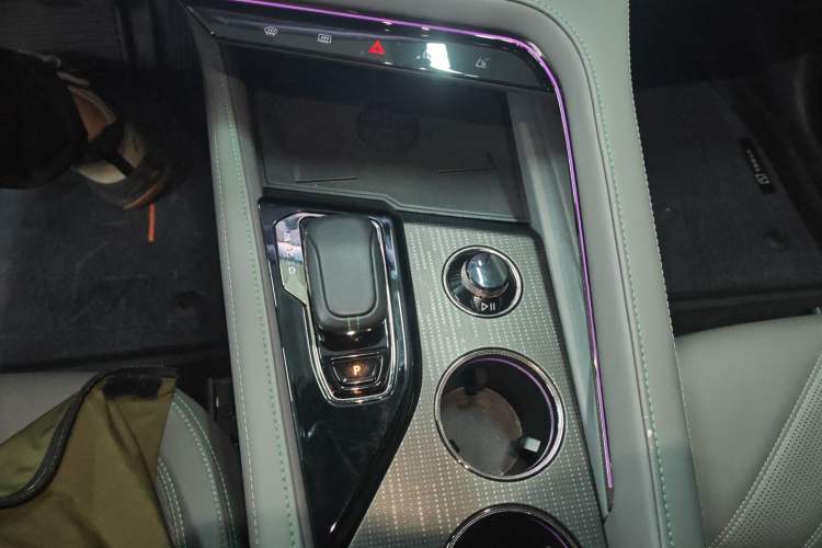 Used Zeekr 001 2023 WE Edition 86 kWh Gear Lever