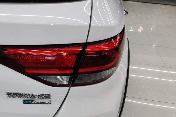 Used Kia KX Cross 2017 1.4L AT GLS Right Rear Taillight