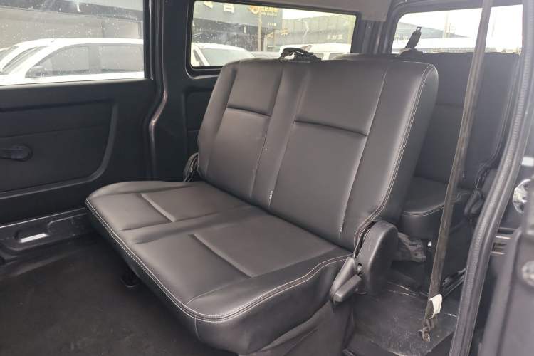 Used Jinbei Gold Hiace 2021 1.5L Passenger Van Travel Lion 6-Seater