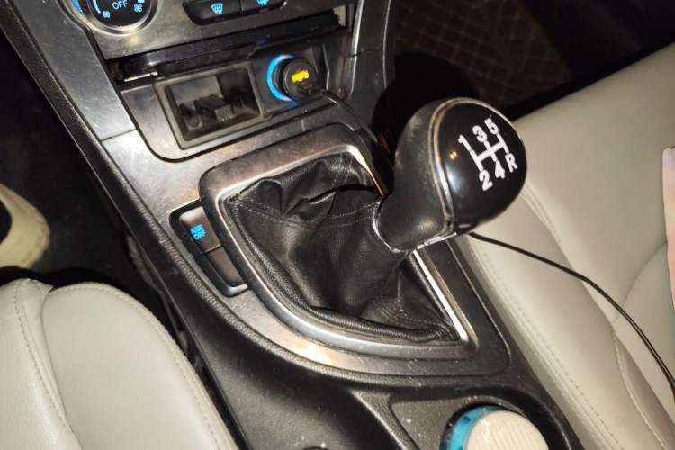 Used Brilliance H530 2011 1.6L Manual Luxury Model Gear Lever