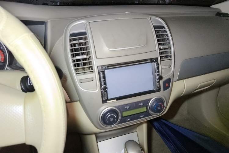 Used Nissan Sylphy 2012 Classic 1.6XE Automatic Comfort Edition Audio And AC Panel