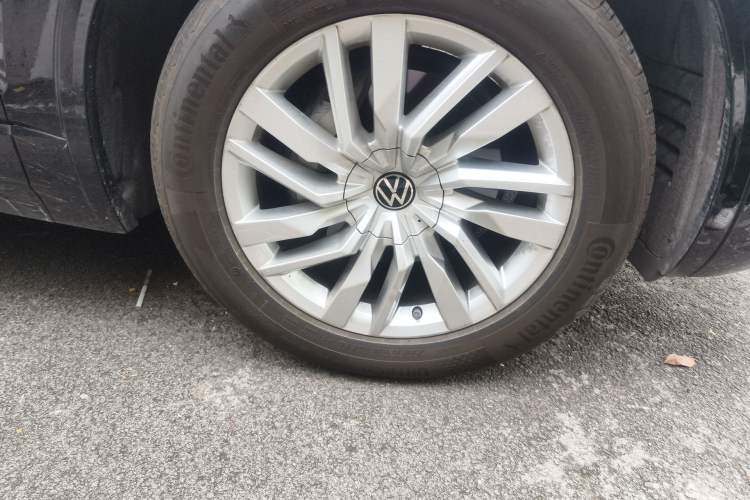 Used Volkswagen Touareg 2021 2.0 TSI RuiShang Edition Right Front Wheel Hub