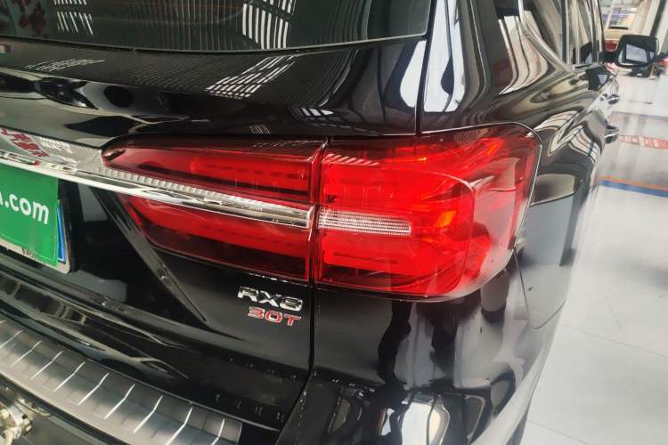 Used Roewe RX8 2019 30T Smart Connectivity Two-Wheel Drive Supreme Flagship Edition
