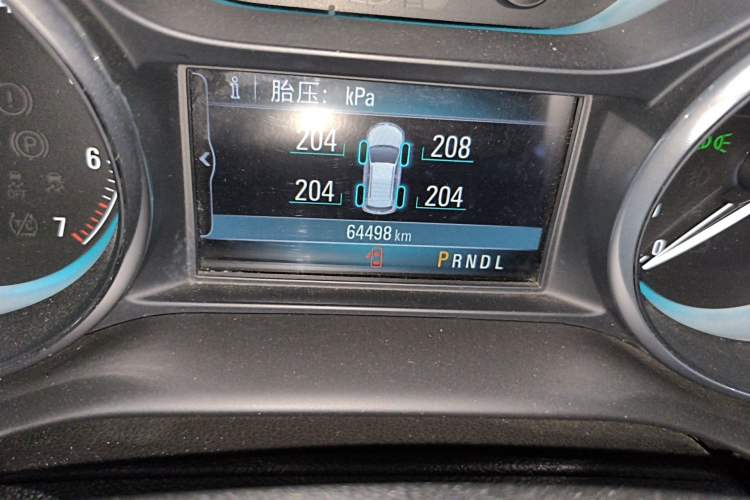 Used Buick Envision 2015 20T Two-Wheel-Drive Elite Model Odometer Close Up