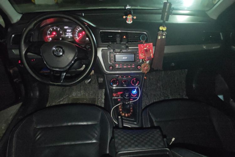 Used Volkswagen Lavida 2015 1.6L Manual Comfort Edition Center Console