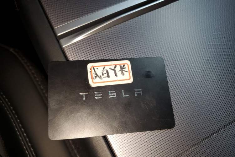 Used Tesla Model Y 2025 Long-Range All-Wheel-Drive Version