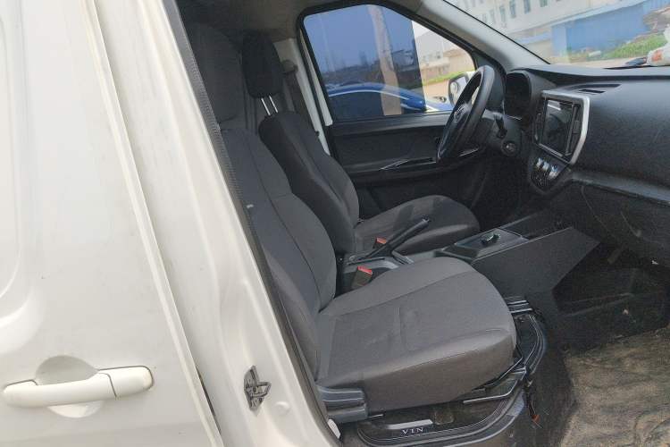 Used Chana Ruixing EM80 2025 Cargo Version Standard 2-Seater 300 km Side-Hinged Doors
