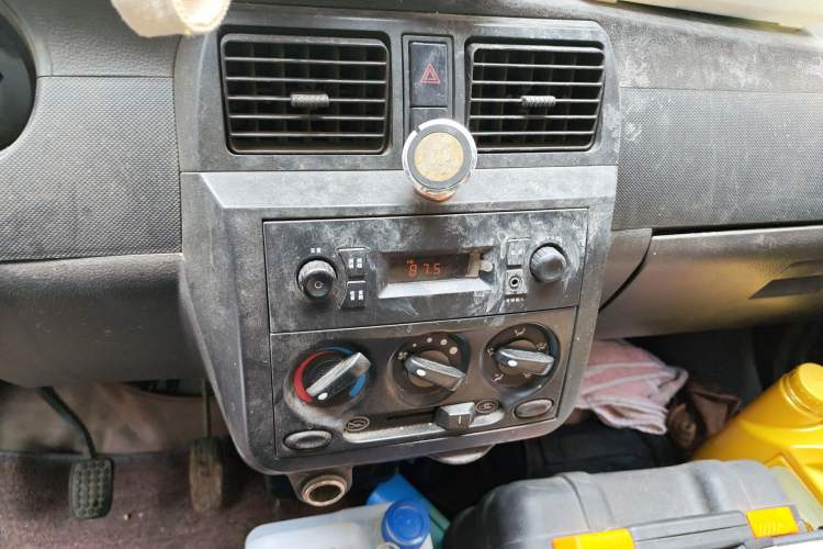 Used Wuling Rongguang 2012 1.2L Extended Basic Version LJY Audio And AC Panel