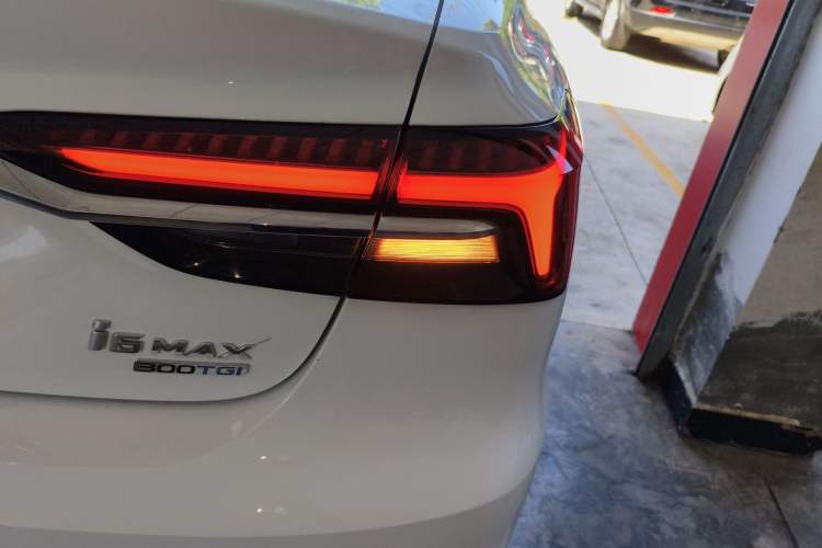 Used Roewe i6 MAX 2020 300TGI Automatic Cool & Stylish Skyroof Edition