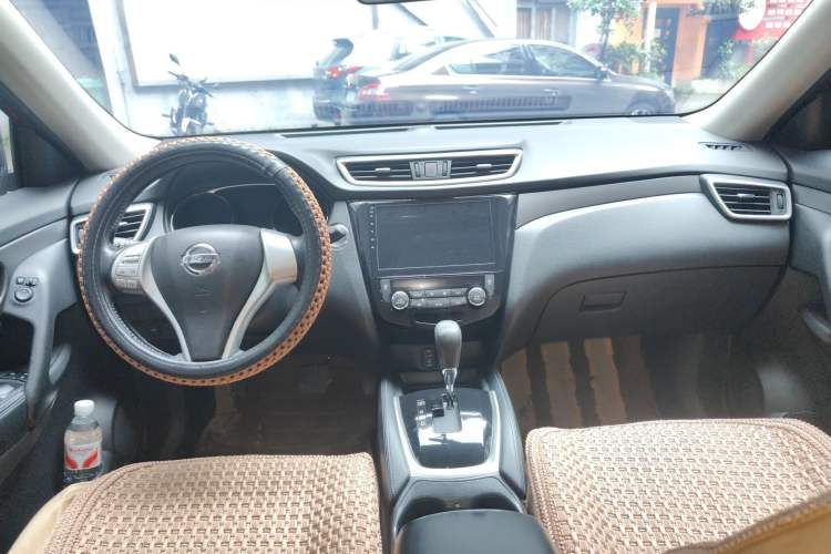 Used Nissan X-Trail 2015 2.0L CVT Comfort MAX Edition 2WD Center Console