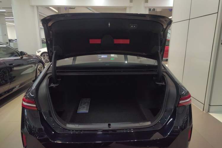 Used BMW 5 Series 2025 530Li Luxury Edition M Sport Package Trunk