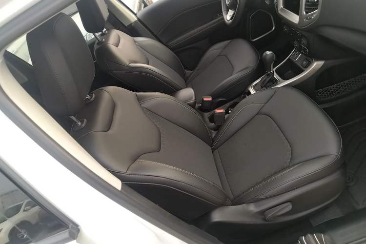 Used Jeep Compass 2019 220T Automatic Enjoyment Version Right Front Seat