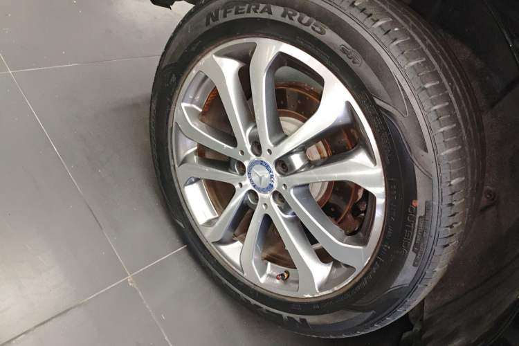 Used Mercedes-Benz GLE 2017 GLE 320 4MATIC Dynamic Model Right Rear Wheel Hub