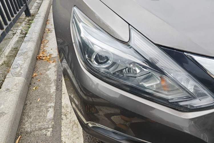 Used Nissan Teana 2016 2.0L XL Comfort Edition Right Front Headlight