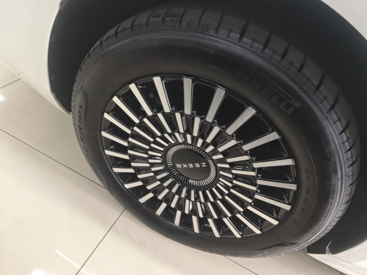 Zeekr 009 2024 Six-Seat Executive Version 4WD 108 kWh — снимка 11