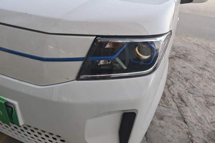 Used SRM Haoyun 2025 Launch Edition Farady 42.3 kWh 305 km 6 seats
