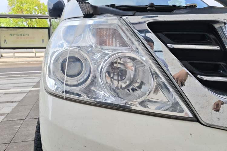 Used Nissan Patrol  Right Front Headlight