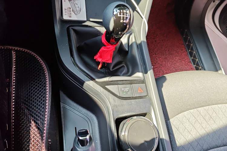 Used Roewe i5 2023 1.5L Manual Comfort Edition
