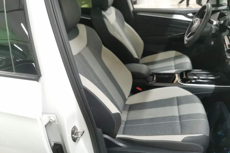 Used Volkswagen ID.4 CROZZ 2022 Long-Range PURE+ Edition Right Front Seat