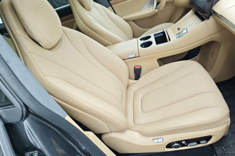 Used Hima Luxeed R7 2025 Extended-Range 331km Ultra Right Front Seat