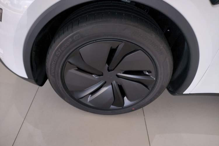 Used Tesla Model Y 2026 Long-Range All-Wheel-Drive Model