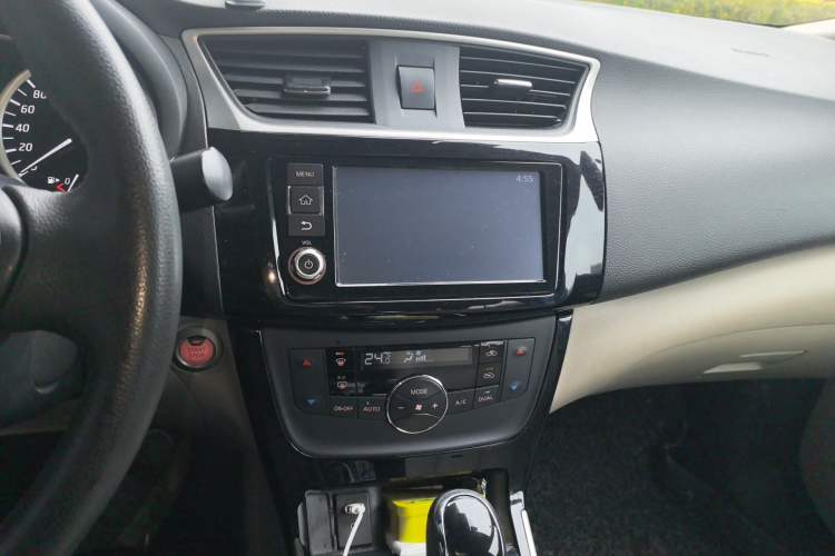 Used Nissan Sylphy 2016 1.8XV CVT Prestige Edition Audio And AC Panel