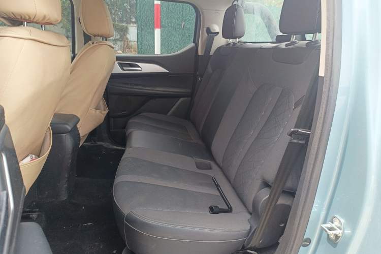 Used Great Wall King Kong Poer 2022 2.0T Manual Gasoline Two-Wheel Drive Navigation Version with Long Bed – GW4C20B Left Rear Seat