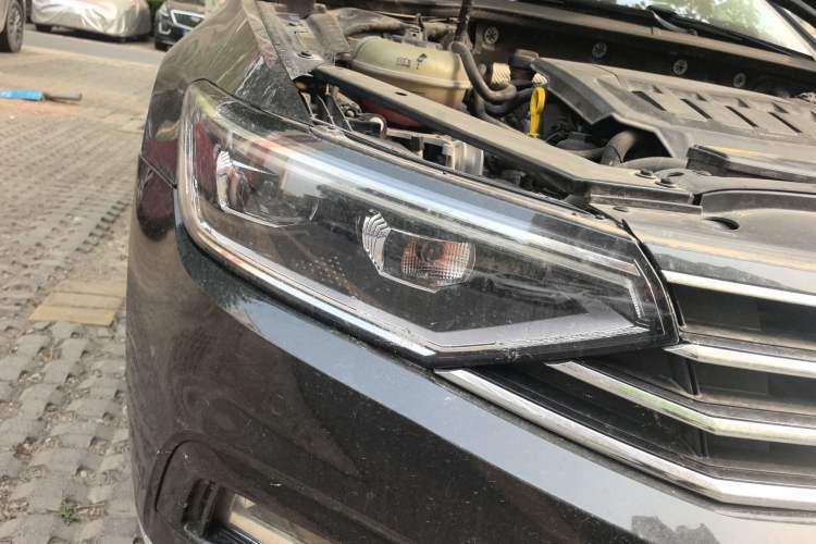 Used Volkswagen Magotan 2020 330TSI DSG Leading Model Right Front Headlight