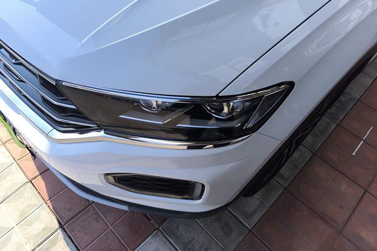 Used Volkswagen T-ROC 2018 280TSI DSG Two-Wheel-Drive Comfort Version China V Standard