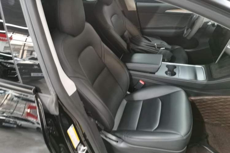 Used Tesla Model Y 2021 Standard Range Rear-Wheel Drive Version Right Front Seat