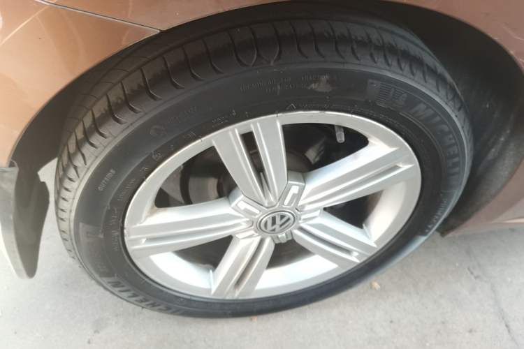 Used Volkswagen Lamando 2015 280TSI DSG Comfort Edition Right Rear Wheel Hub