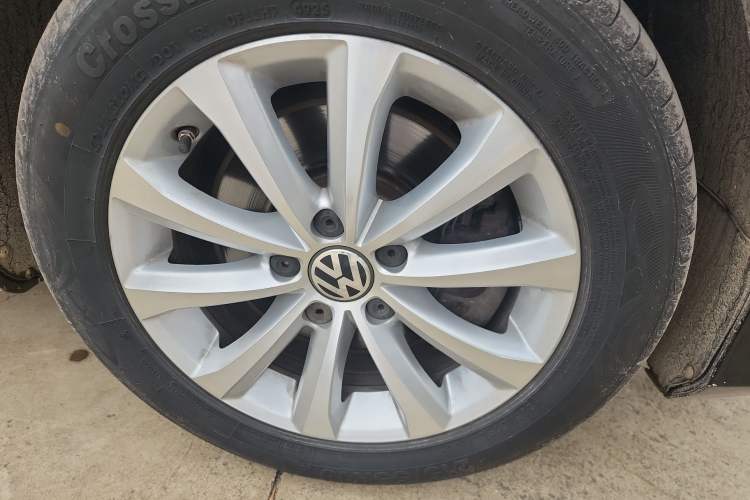 Used Volkswagen Magotan 2016 1.8TSI Smart Comfort Model Right Front Wheel Hub