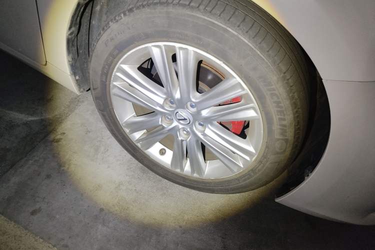 Used Lexus ES 2014 250 Elite Edition Right Front Wheel Hub