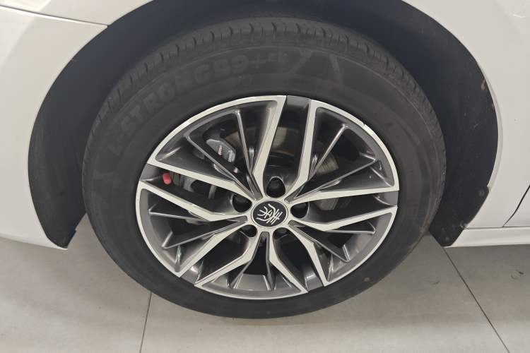 Used BYD Qin PLUS 2023 Champion Edition EV 420KM Leading Model Left Front Wheel Hub