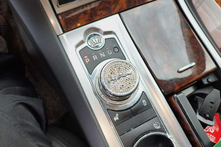 Used Jaguar XF 2014 XF 2.0T Luxury Edition Gear Lever