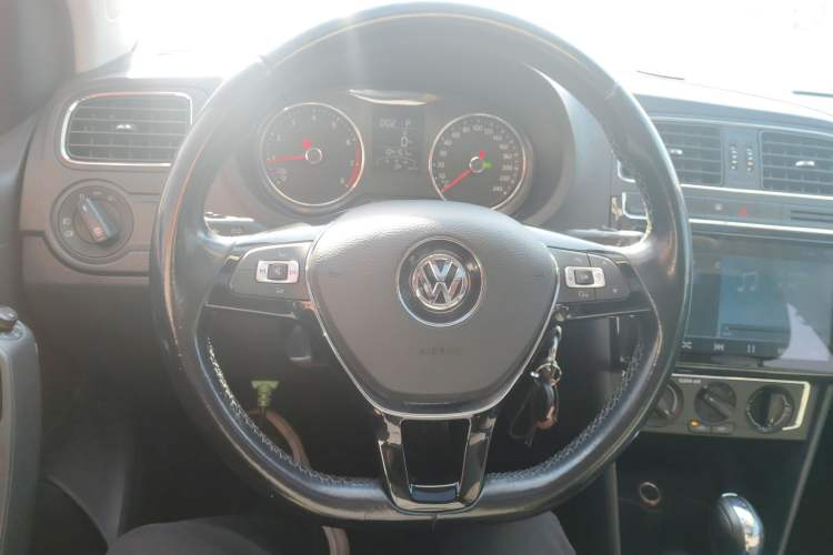 Used Volkswagen Polo 2016 1.6L Automatic Comfort Model
