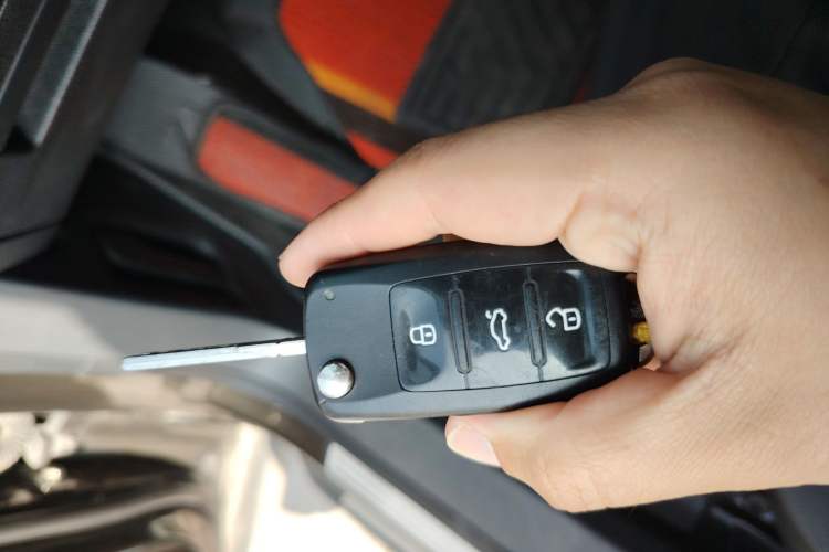 Used Volkswagen Tiguan 2017 300TSI Automatic Two-Wheel Drive Silk Road Comfort Edition Vehicle Key