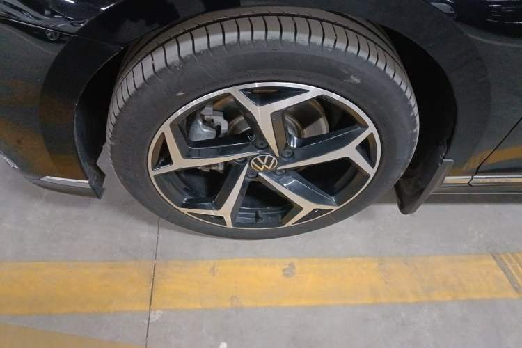 Used Volkswagen Magotan 2023 2 Million Units Limited Edition 330TSI DSG Leading Version Exterior 4