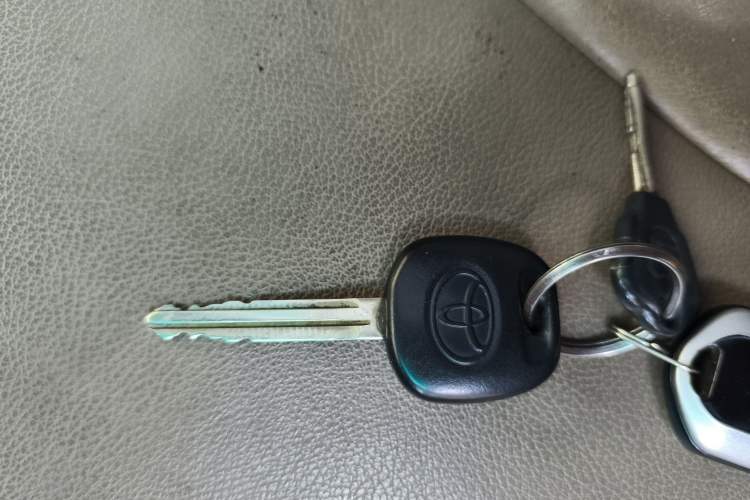 Used Toyota Highlander 2012 2.7L Two-Wheel Drive 7-Seater Luxury Edition Vehicle Key