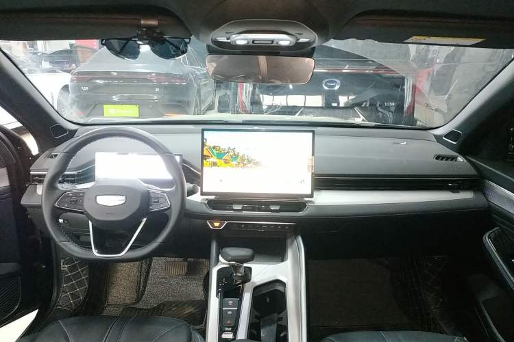 Used Geely Auto Preface 2025 Dongfang Yao 1.5TD Kunlun Edition Center Console