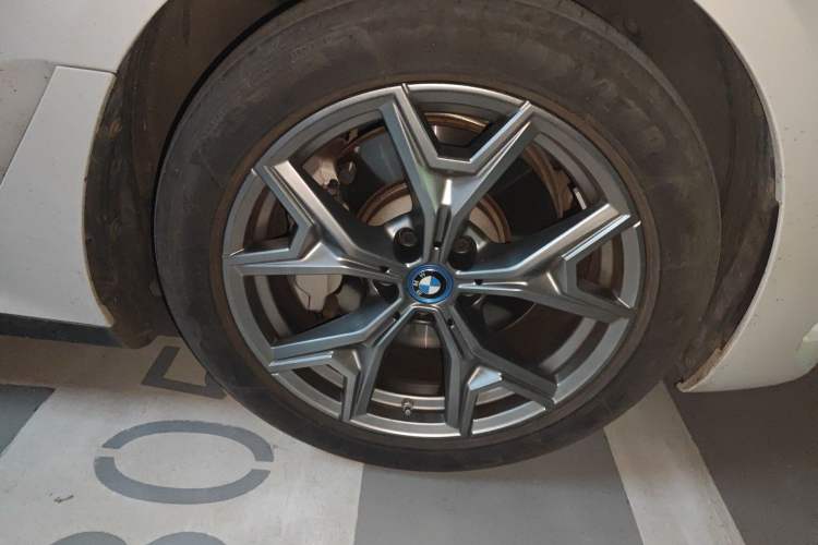 Used BMW i3 2022 eDrive 35 L Right Front Wheel Hub