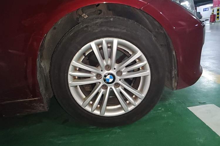 Used BMW 3 Series 2015 316Li Fashion Model
