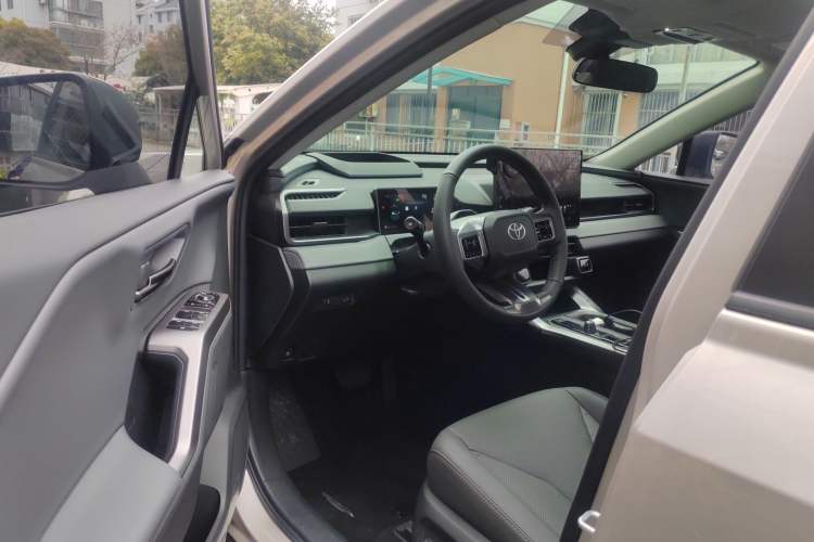 Used Toyota Wildlander 2026 Model 2.0L Smart Electric Hybrid Dual-Engine PRO+